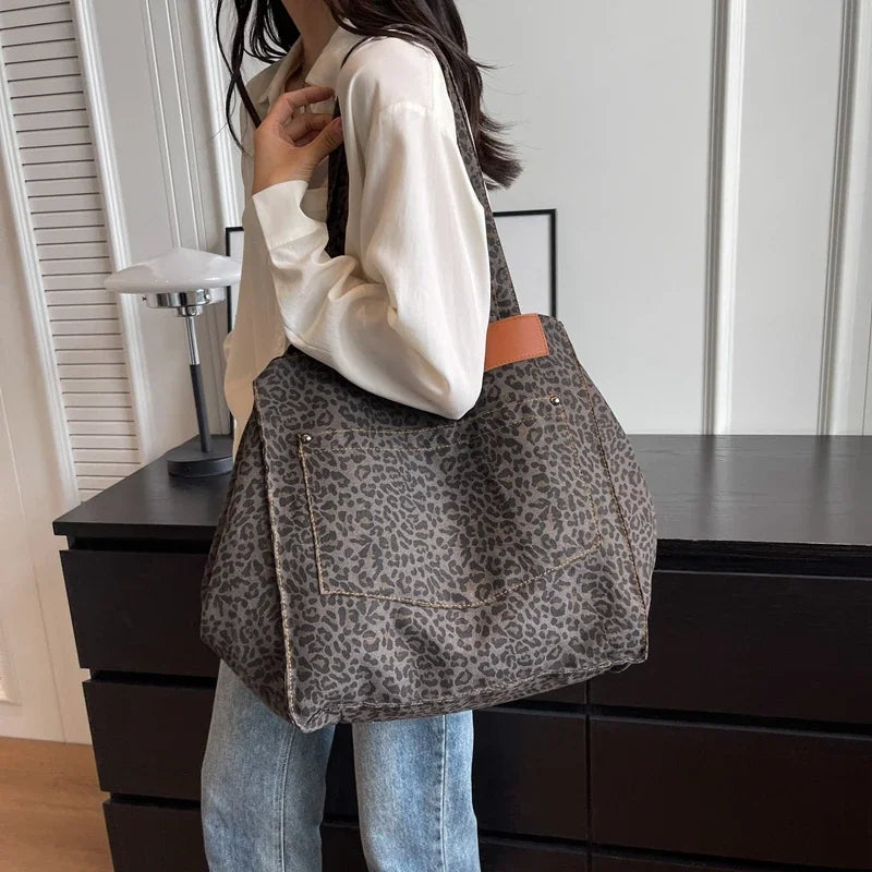 OVERSIZED LEOPARD BAG 