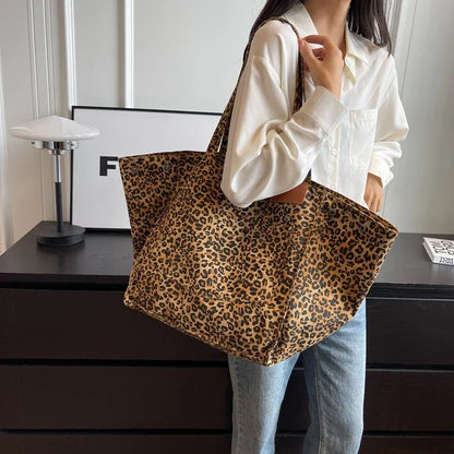 OVERSIZED LEOPARD BAG 